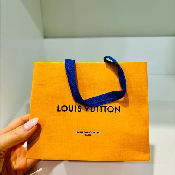 Louis Vuitton Empty gift box and bag with ribbon and tag. - Picture 5 of 7